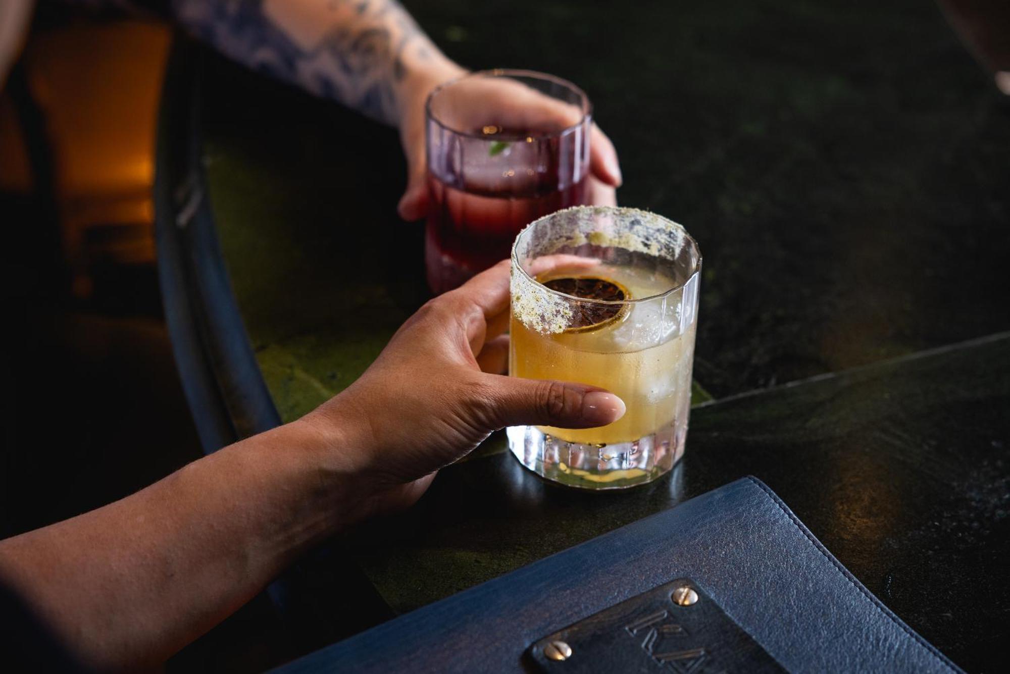فندق أوفولو ذا فالي بريسباين بريزبين المظهر الخارجي الصورة A whiskey sour