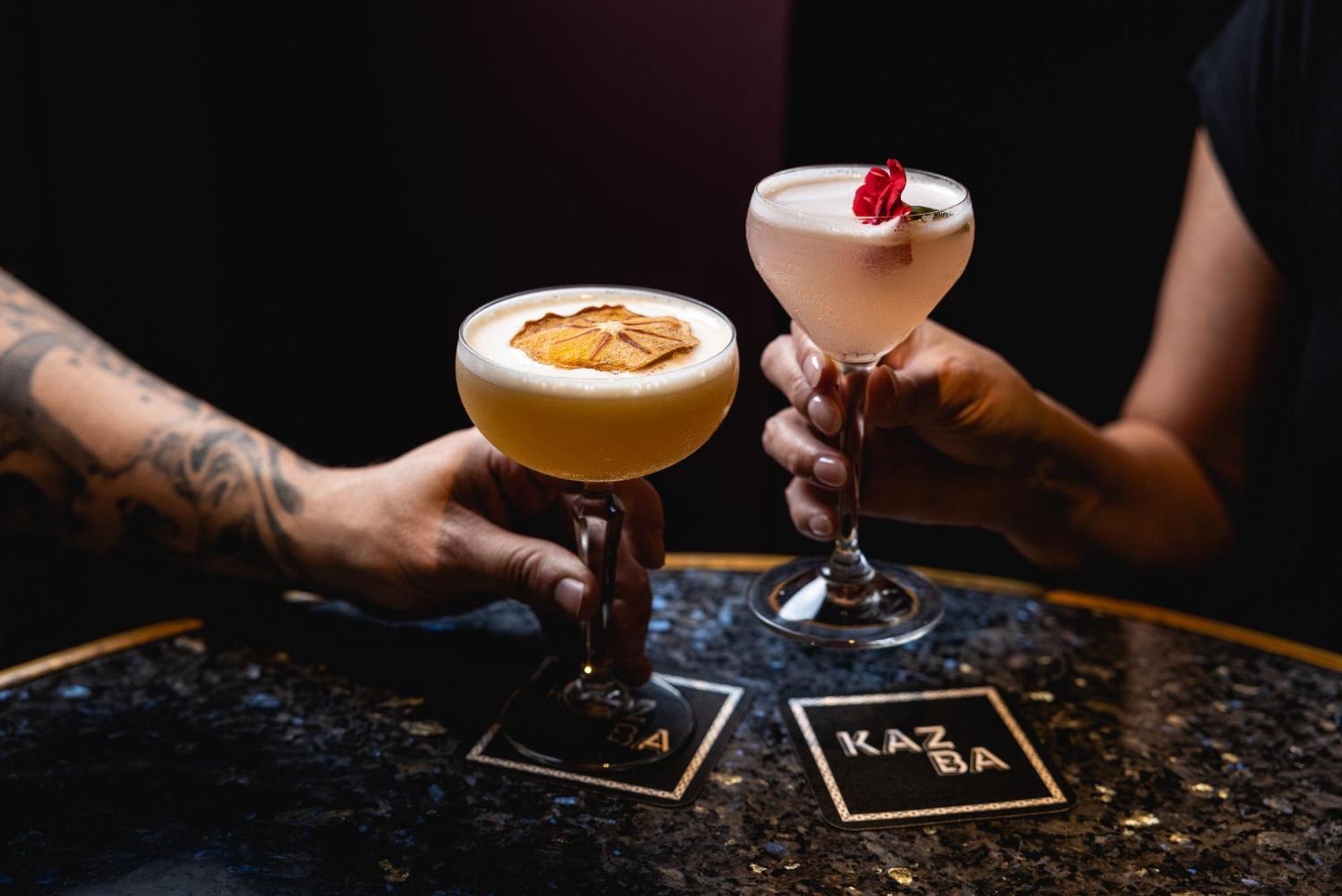 فندق أوفولو ذا فالي بريسباين بريزبين المظهر الخارجي الصورة Two cocktails at KAZEA