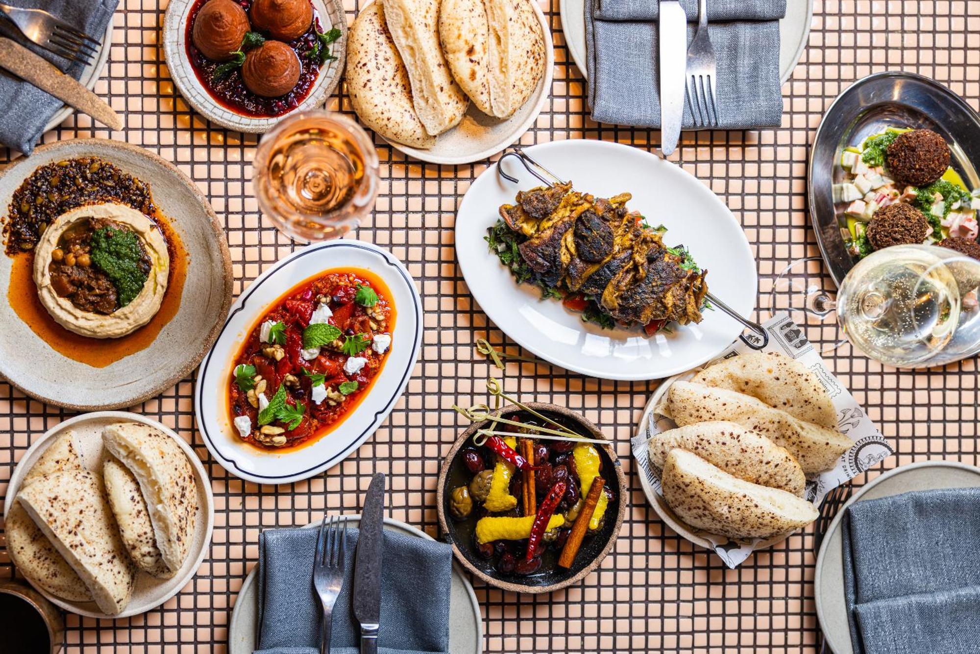 فندق أوفولو ذا فالي بريسباين بريزبين المظهر الخارجي الصورة A selection of dishes at the restaurant