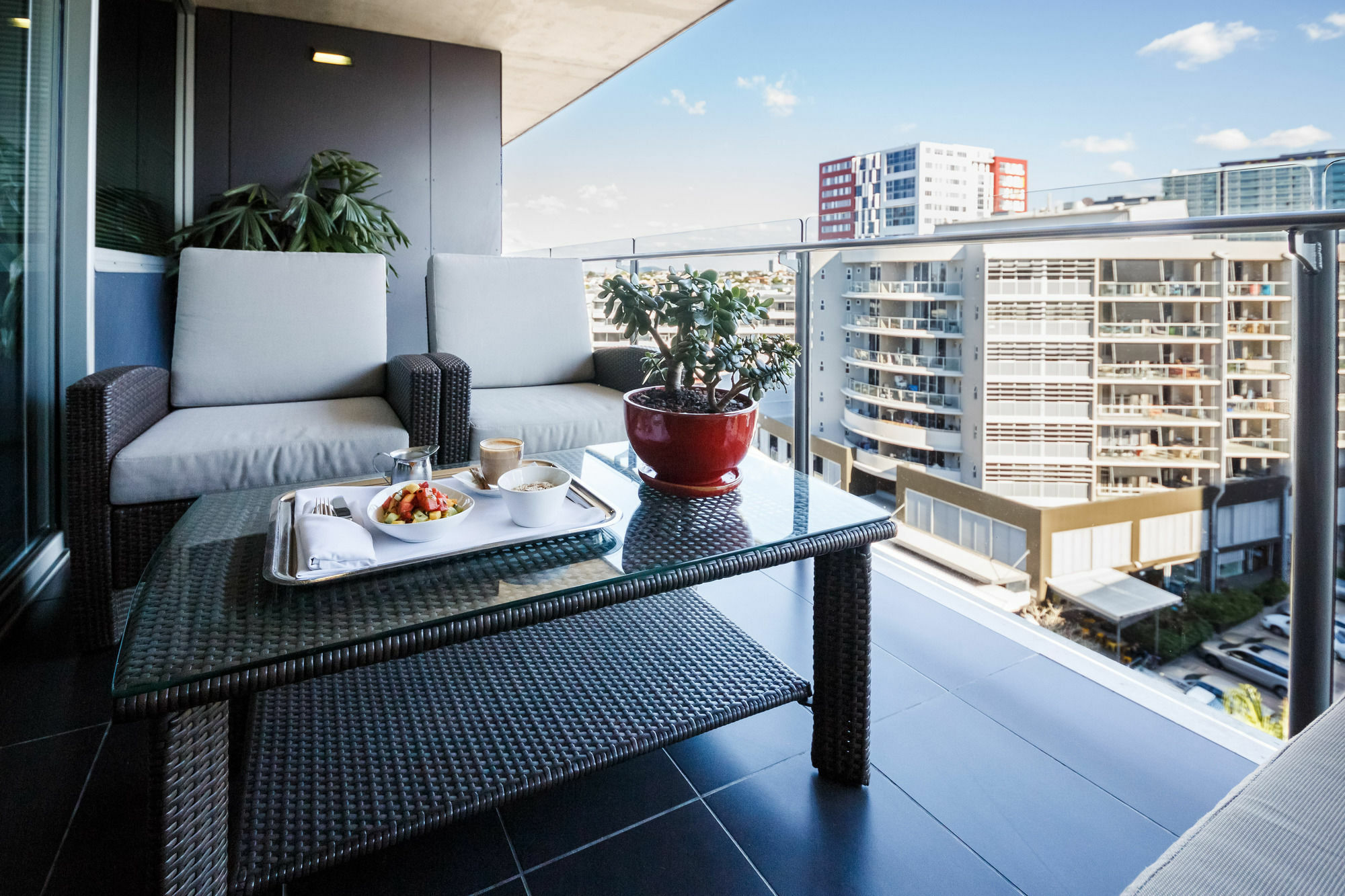 فندق أوفولو ذا فالي بريسباين بريزبين المظهر الخارجي الصورة A balcony