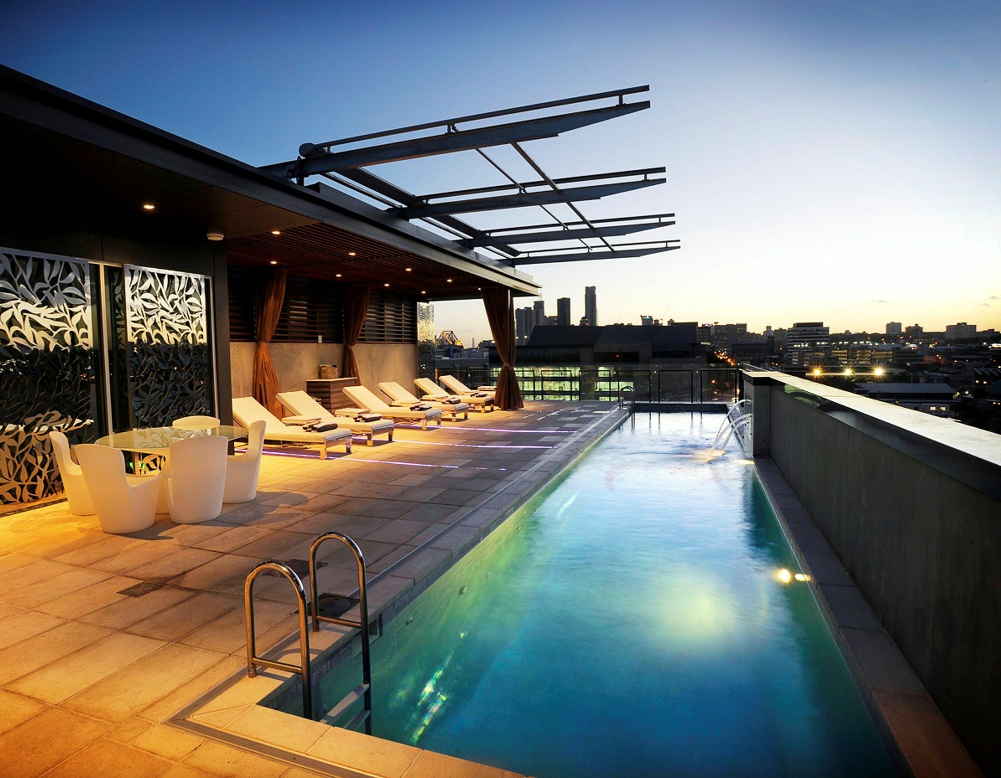 فندق أوفولو ذا فالي بريسباين بريزبين المظهر الخارجي الصورة Rooftop pool at the hotel